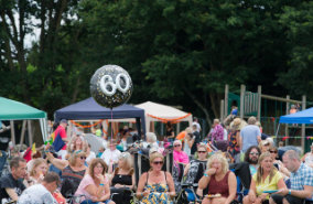 Lingfest 2019 crowd 60th birthday baloon ©Brett Butler