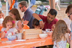 Lingfest 2019 painting pottery at Doodledish ©Brett Butler